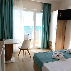מלון דירות Navarino Luxe, Peraía